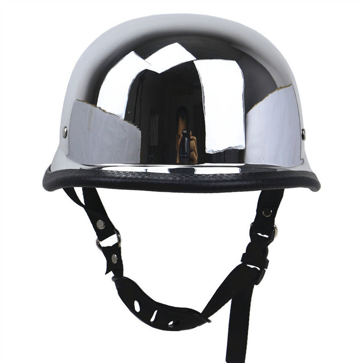 Stylischer Hochglanz-Motorradhelm Karnz
