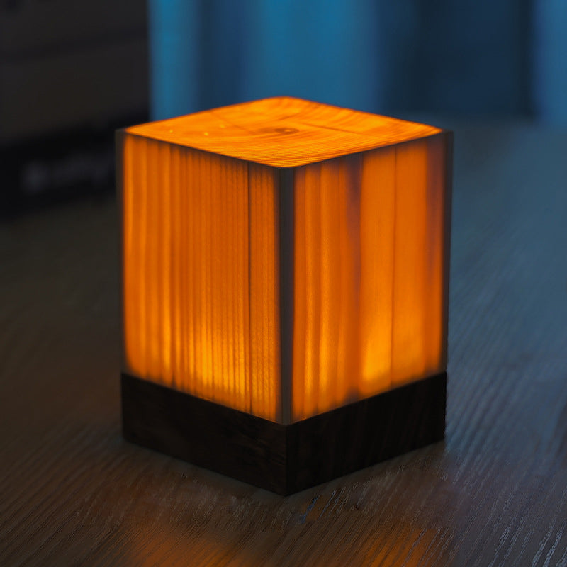 Stylische LED Tischlampe - WoodGlow | Karnz