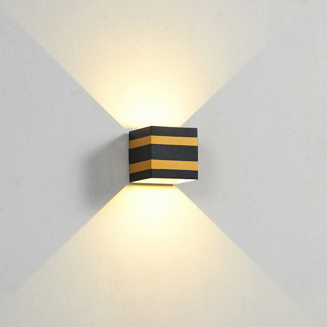 Outdoor Minimalistische Quadratische Würfel Aluminium Wasserdichte LED Wandlampe | Karnz
