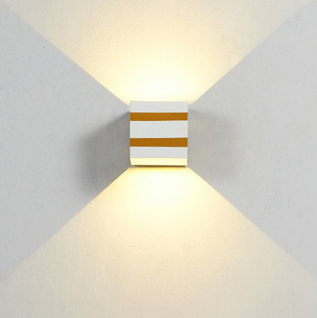 Outdoor Minimalistische Quadratische Würfel Aluminium Wasserdichte LED Wandlampe | Karnz
