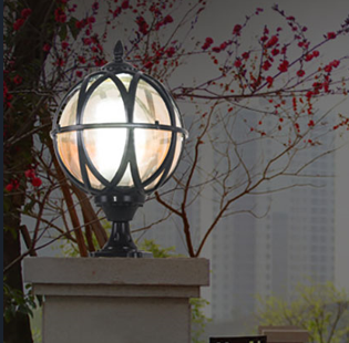 Traditionelle Kolonial-Globus-Glas-Aluminium 1-Licht-Außenleuchte für den Garten | Karnz