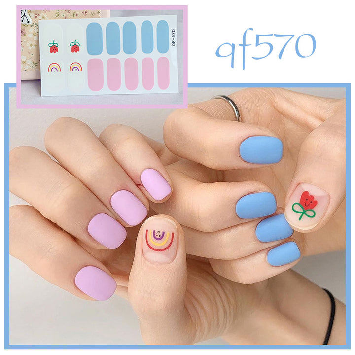Künstliche Nagelkunst mit Smileys und Herzen Karnz