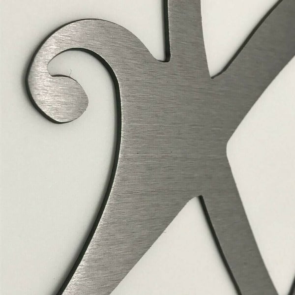 InfinityHeart Wanddekoration – Eisenskulptur mit Symbol der ewigen Liebe