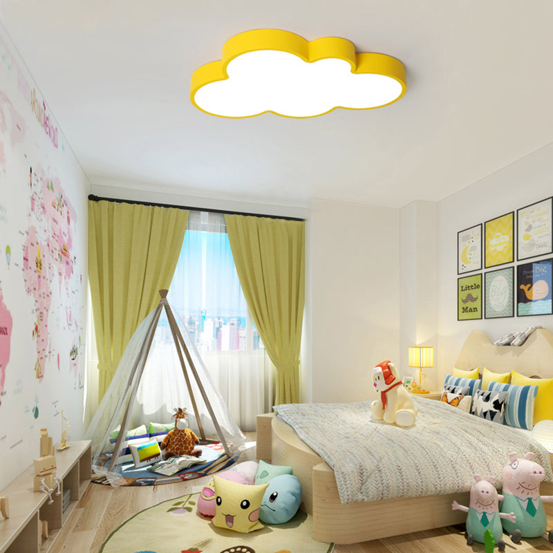 Kinderfreundliche Deckenleuchte im Wolken-Design