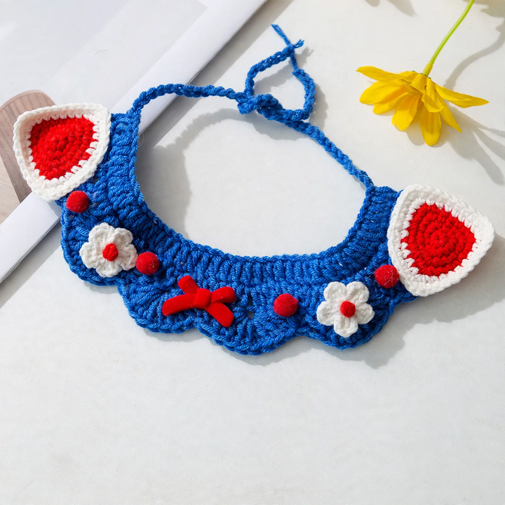 Handgestricktes Halsband mit Blumenmuster für Haustiere