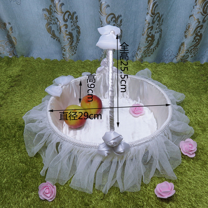 Damen Eleganter Dekorationskorb mit Tüll und Blüten Karnz