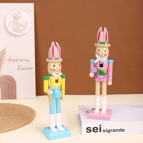 Dekorative Holz-Nussknacker-Figur mit Hasenohren