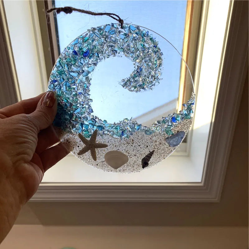 Sonnenfänger aus Treibglas – Strandornament aus brechenden Meereswellen