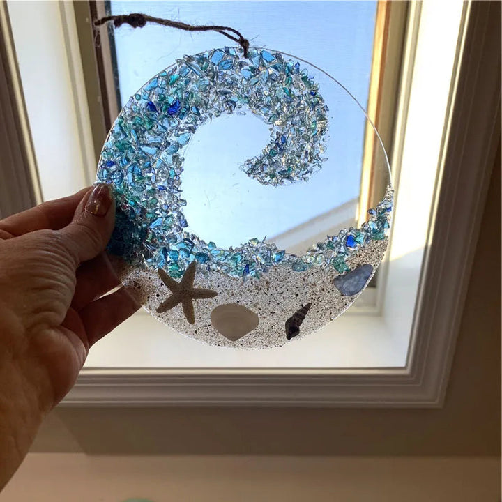 Sonnenfänger aus Treibglas – Strandornament aus brechenden Meereswellen