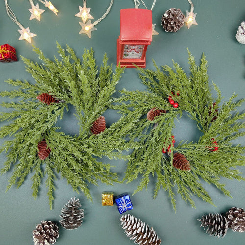 Weihnachtlicher Tannenkranz mit Schnee-Effekt