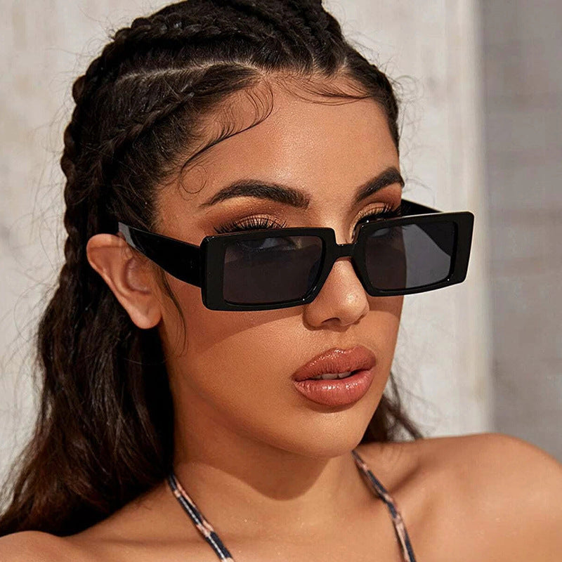 Damen quadratische Sonnenbrille mit modernem Transparentrahmen Karnz