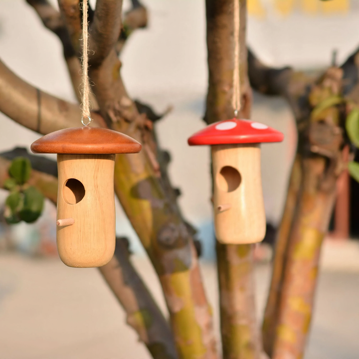 Dekoratives Mini-Vogelhaus aus Holz zum Aufhängen
