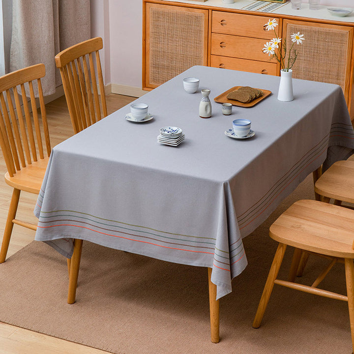 Rechteckige Tischdecke aus Baumwollmix mit feiner Linienbordüre und bügelleichtem Finish Karnz