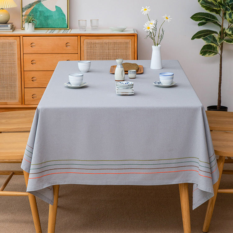 Rechteckige Tischdecke aus Baumwollmix mit feiner Linienbordüre und bügelleichtem Finish Karnz