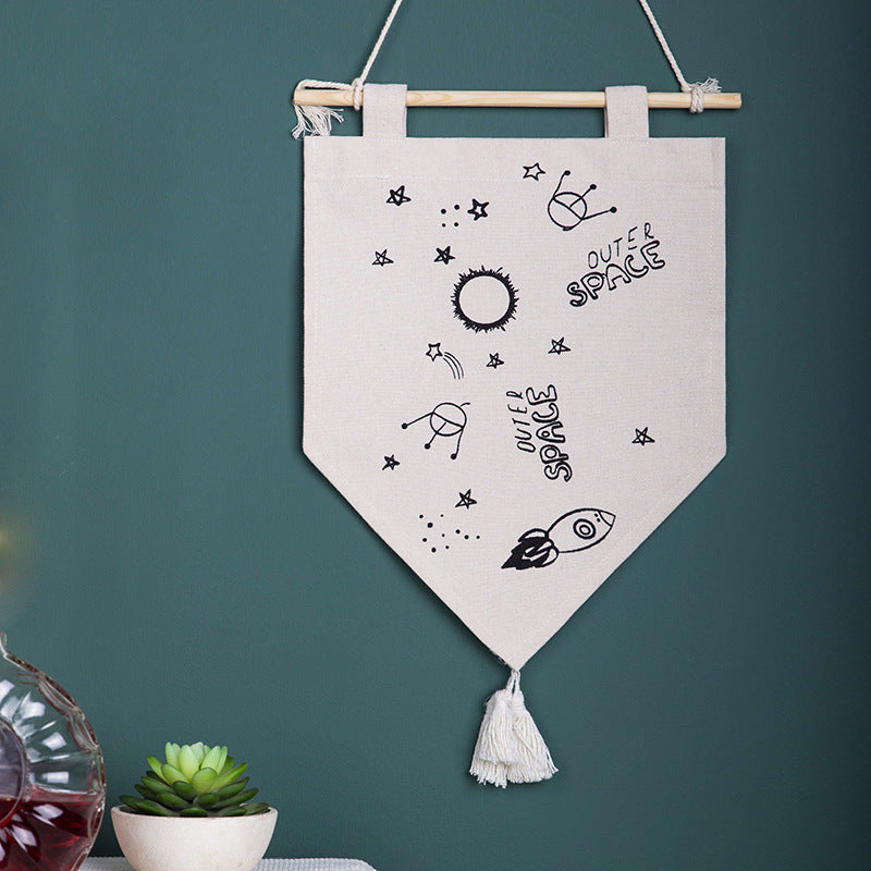 Dekorativer Baumwoll-Wandbehang im Wimpelstil mit Quasten und minimalistischen Prints Karnz