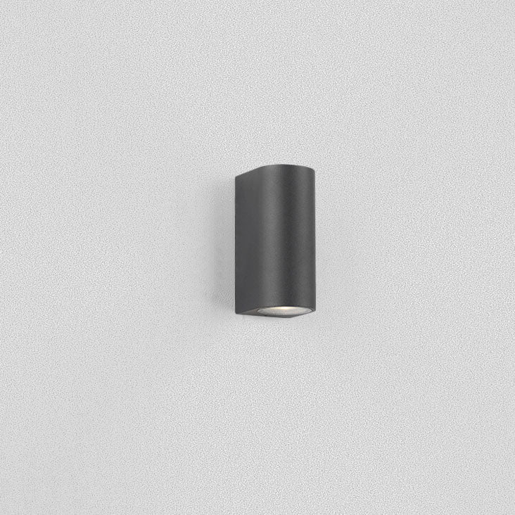 Moderne, schlichte, wasserdichte 2-flammige Wandleuchte aus Aluminium und Glas im Zylinderdesign für den Außenbereich