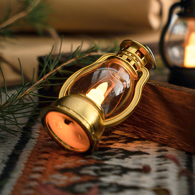 Dekorative Vintage-Laterne mit LED-Kerze