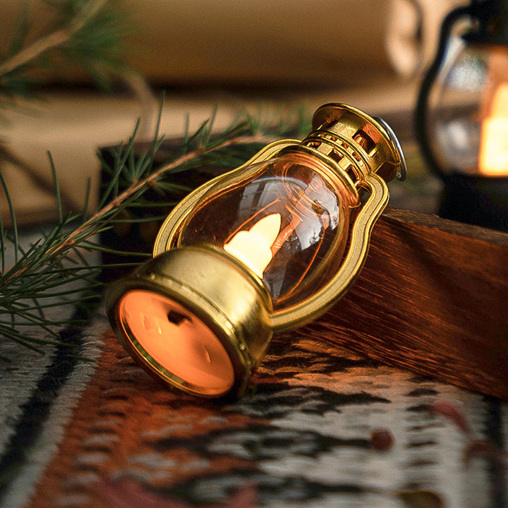 Dekorative Vintage-Laterne mit LED-Kerze
