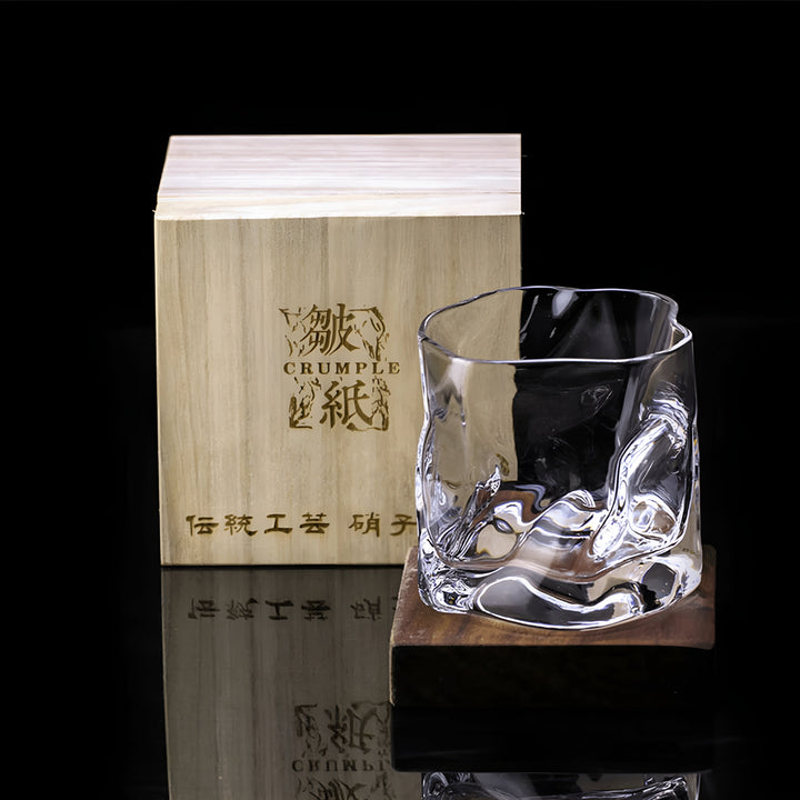 Whiskyglas im Edo-Kiriko-Stil – handgeschliffen mit einzigartigem Crumple-Design