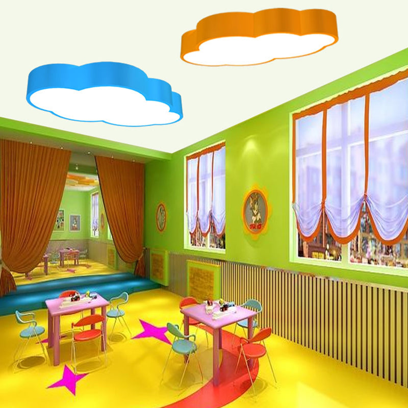 LED-Wolken-Deckenleuchte fürs Kinderzimmer – Verspieltes Design in Rot/Gelb/Schleifenform