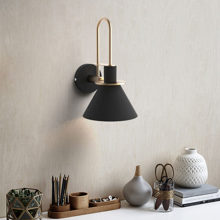 Schwarz/Weiß/Grün Kegel Wandlampe Macaron 1-Licht Metall Wandleuchte mit gebogenem Arm für Schlafzimmer, Warm/weißes Licht | Karnz