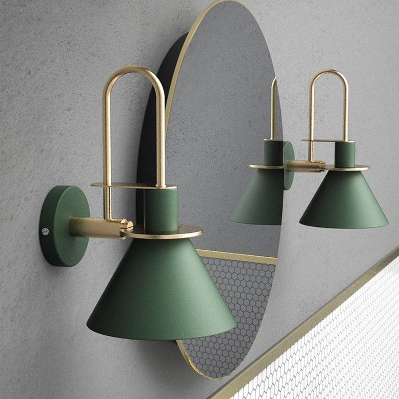 Schwarz/Weiß/Grün Kegel Wandlampe Macaron 1-Licht Metall Wandleuchte mit gebogenem Arm für Schlafzimmer, Warm/weißes Licht | Karnz