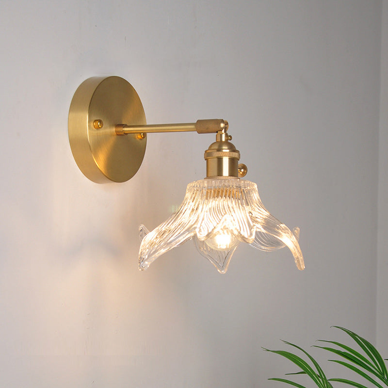 Eisen Messing-Finish Wandleseleuchte Schwenkarm 1-Licht Industrielle Wandlampe mit Blüte/Schale Klarglas-Schirm | Karnz