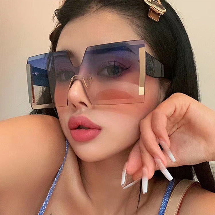 Damen futuristische oversized Sonnenbrille mit markantem Design Karnz