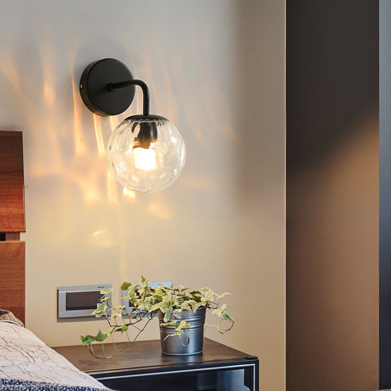 Ballförmige Wandlampe Minimalistisches klares gewelltes Glas 1-Licht Schlafzimmer Wandmontierte Beleuchtung mit gebogenem Arm in Schwarz/Gold | Karnz