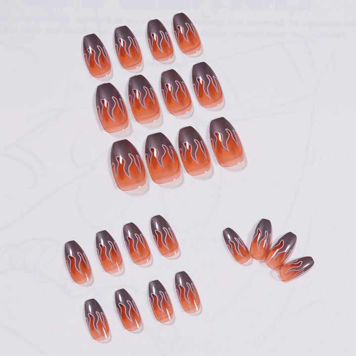 Künstliche Nagelkunst mit Feuerdesign Karnz