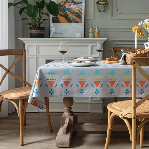 Geometrisch gemusterte Tischdecke