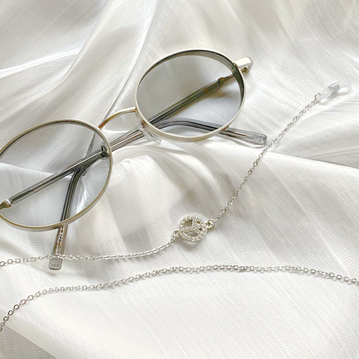 Elegante Halskette mit Filigranem Anhänger Karnz