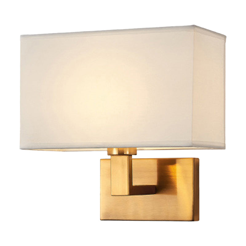 Postmoderner Kubus Wandleuchte Stoff 1-Licht Nachttisch Lese Wandleuchte in Weiß/Beige/Braun mit Schwarz/Gold Arm | Karnz