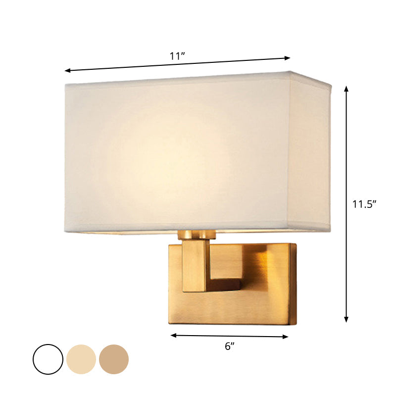 Postmoderner Kubus Wandleuchte Stoff 1-Licht Nachttisch Lese Wandleuchte in Weiß/Beige/Braun mit Schwarz/Gold Arm | Karnz