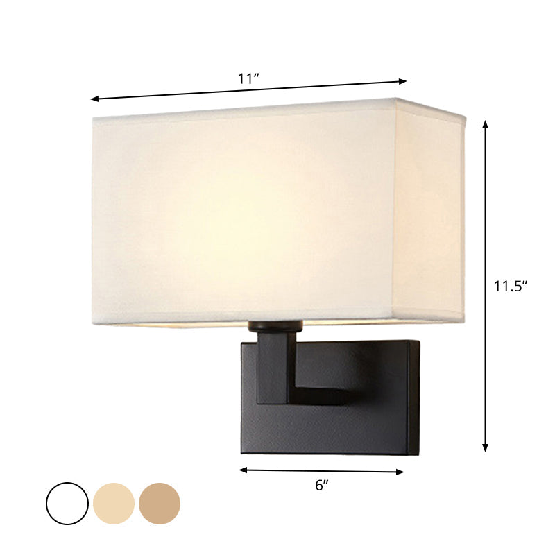 Postmoderner Kubus Wandleuchte Stoff 1-Licht Nachttisch Lese Wandleuchte in Weiß/Beige/Braun mit Schwarz/Gold Arm | Karnz