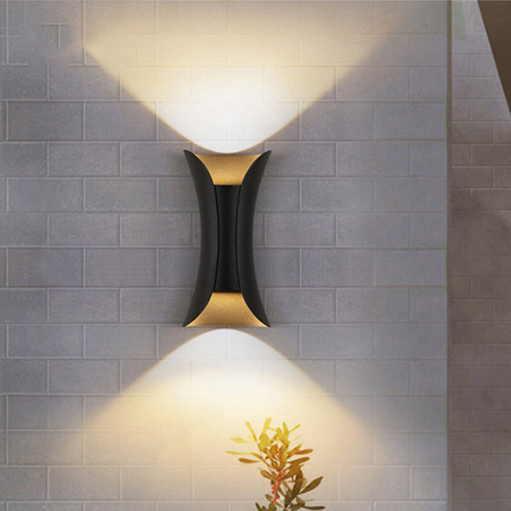 Klein/Groß Flackernde LED Wandleuchte Modern Metall 2 Glühbirnen Schwarz/Weiß/Weiß-Gold Auf Ab Licht für Terrasse | Karnz