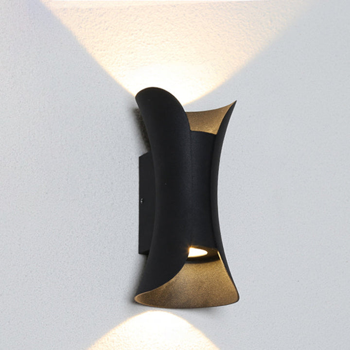 Klein/Groß Flackernde LED Wandleuchte Modern Metall 2 Glühbirnen Schwarz/Weiß/Weiß-Gold Auf Ab Licht für Terrasse | Karnz