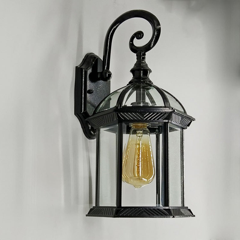 Traditionelle europäische wasserdichte Aluminium-Glas-hexagonale Prism 1-Licht-Wandlampe für den Garten | Karnz