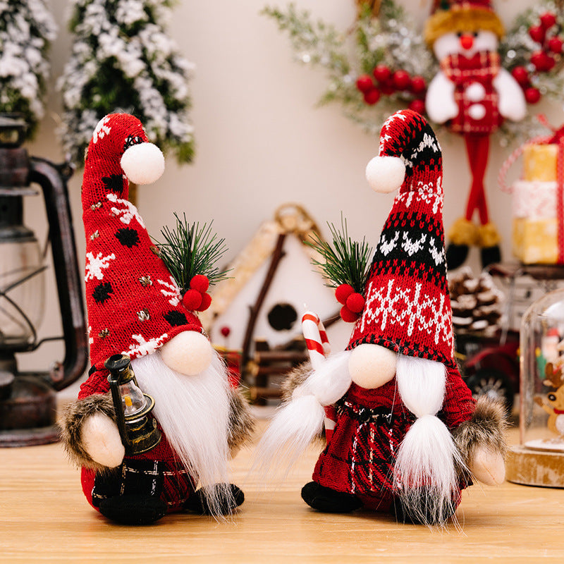 Weihnachts-Wichtelfigur mit Strickmütze, stehend