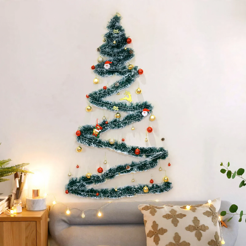 Dekorative Weihnachtshänger mit Schneeflocken und Rentier