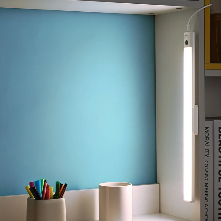 Wandmontierte LED-Schreibtischlampe mit Vollspektrumlicht