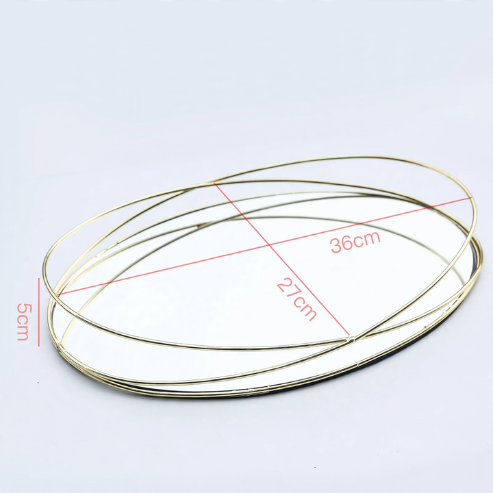 Metallisches Spiegeltablett mit Perlendetails, nordisch