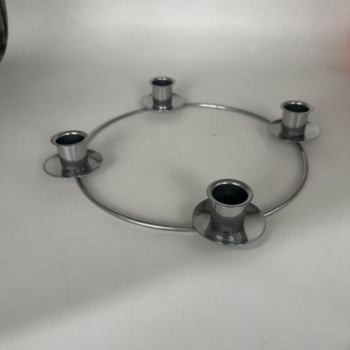 Metall-Kerzenhalter im Kranz-Design