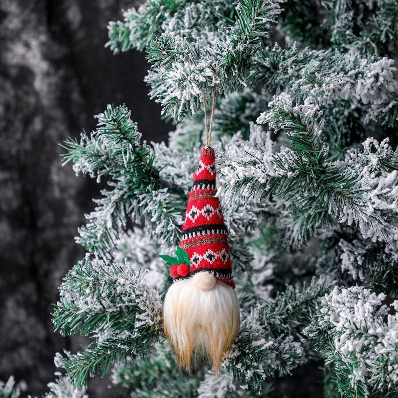 Weihnachtlicher Wichtel-Anhänger mit Strickmütze