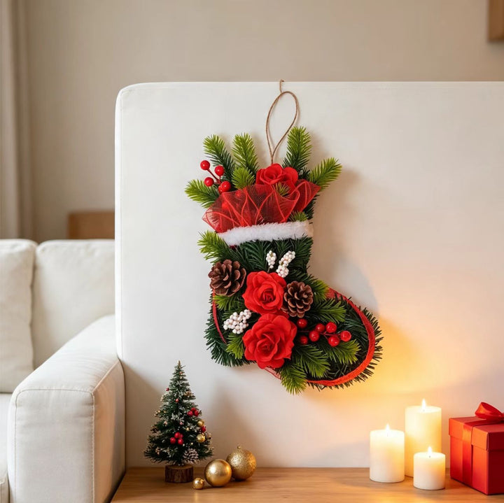 Weihnachtlicher Türkranz in Stiefelform