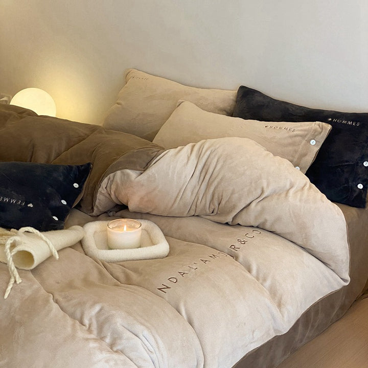 Luxuriöses Milchfaser-Fleece Bettwäsche-Set mit Stickerei