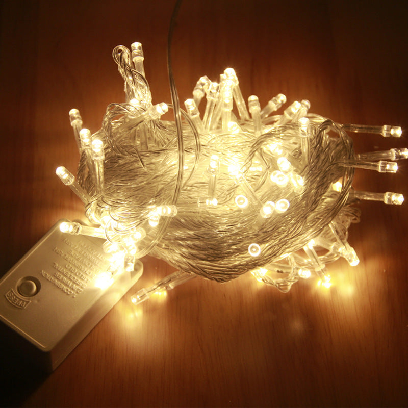 LED-Lichterkette mit Kugeln und Sternen für stimmungsvolles Licht