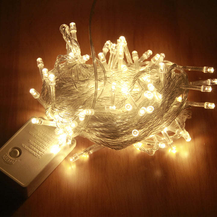 LED-Lichterkette mit Kugeln und Sternen für stimmungsvolles Licht