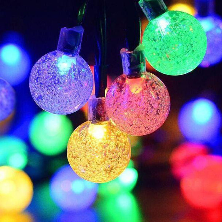 LED-Lichterkette mit Kugeln und Sternen für stimmungsvolles Licht