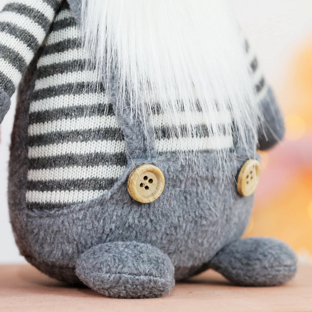 Weihnachts-Wichtelfigur mit Strickmütze, sitzend